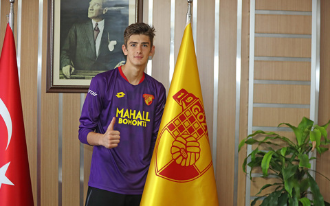 Arda Özçimen Profesyonel Oldu