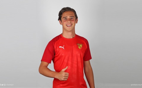 Ege Özkayımoğlu Profesyonel Oldu