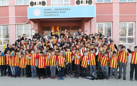 Göztepe Sevgisi Aşılıyoruz