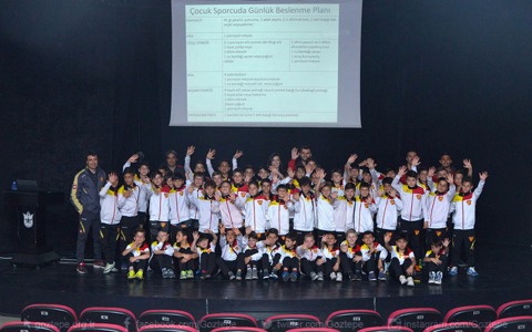 Altyapı Sporcularımıza Sağlıklı Beslenme Eğitimi